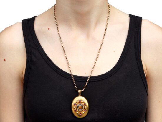Antique Pendant Chain Styling Shot
