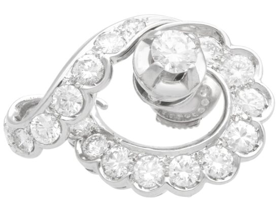 Transitional Brilliant Diamond Closeup Detail