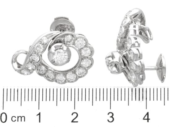 Diamond Earrings Size Reference Image