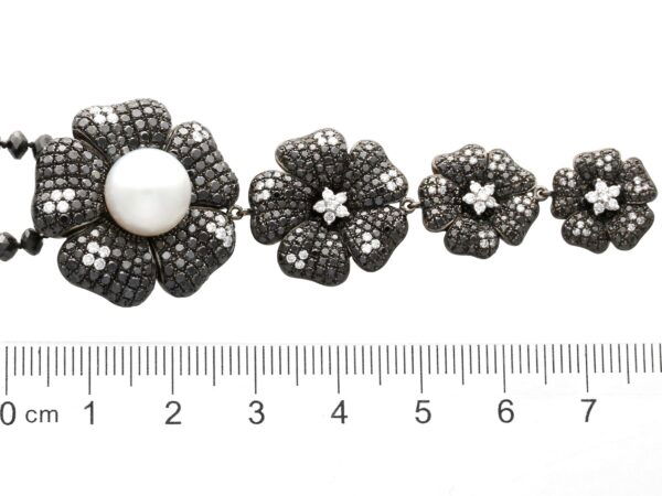 size of black diamond and pearl pendant