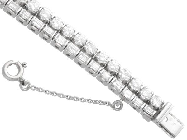Diamond Setting Platinum Bracelet Close-Up