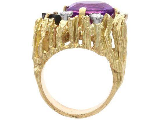 setting of Vintage Amethyst and Onyx Ring