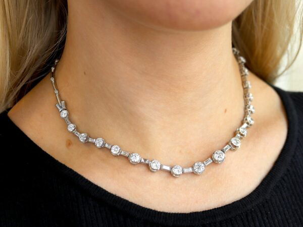 Art Deco Diamond Necklace in platinum on the neckline