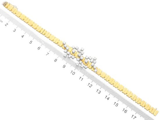 Diamond Bracelet Measurement With Ruler