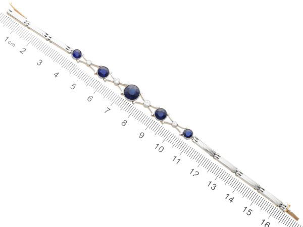 Bracelet Measurement With Scale