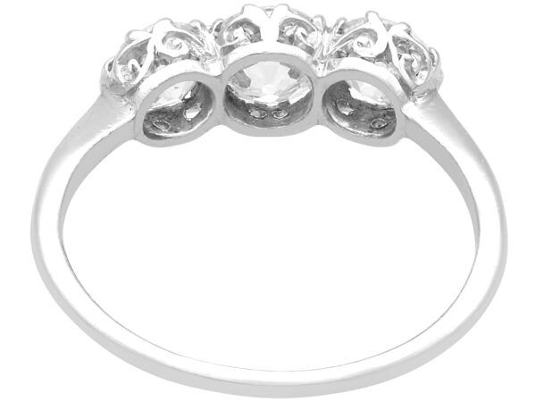 three stone diamond ring platinum