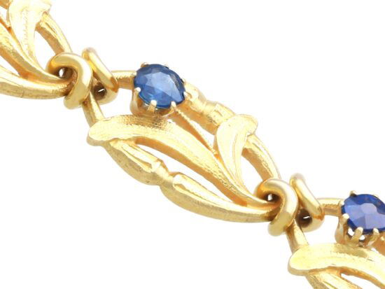 Sapphire Floral Link Detail
