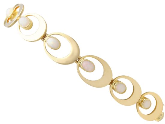 Vintage Pearl Bracelet Front View