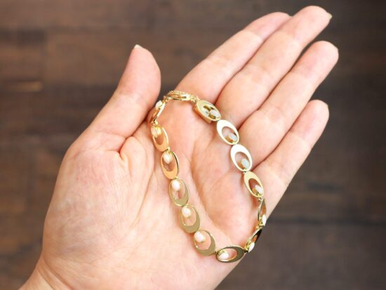 Ribbed Gold Link Detail