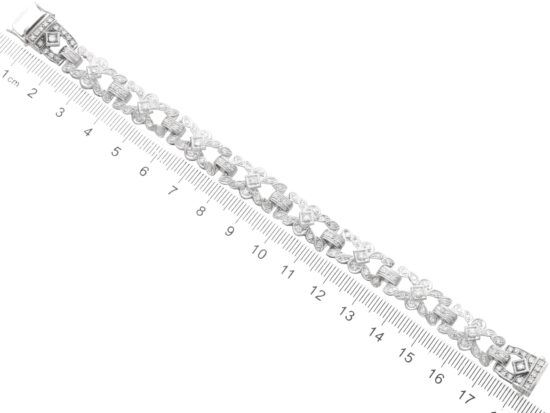 Diamond Bracelet Measurement With Ruler