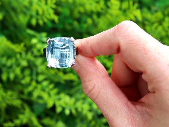 Aquamarine Ring with Onyx outside
