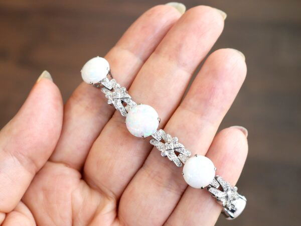 Opal Diamond White Gold Close-Up