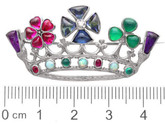 Crown Brooch Size Reference Image