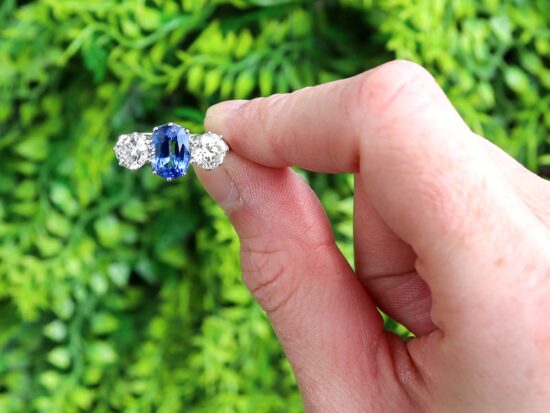 Madagascar Sapphire Ring Outside