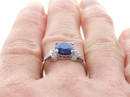 Antique Ring Wearing Image