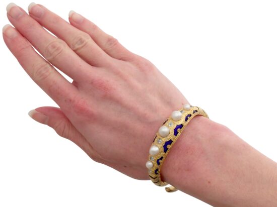 Victorian Bangle Wearing Image