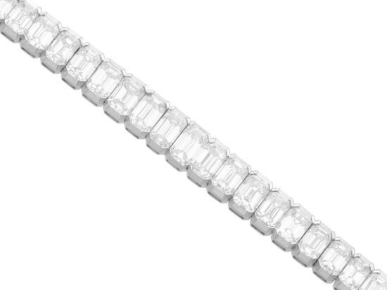 Luxury 14 carat Diamond Line Bracelet in Platinum