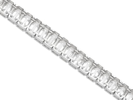 Luxury 14 carat Diamond Line Bracelet in Platinum reverse