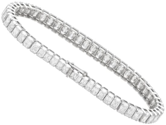 Luxury 14 carat Diamond Line Bracelet in Platinum closed