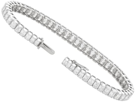 Luxury 14 carat Diamond Line Bracelet in Platinum open