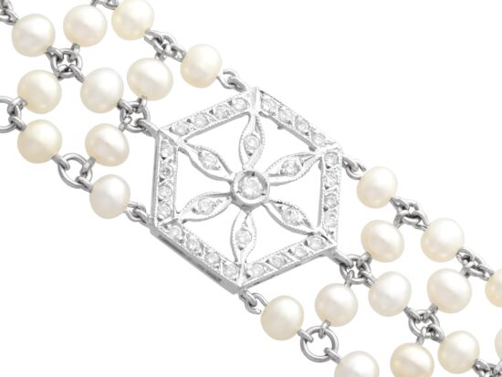 Diamond Pearl Necklace Close Up