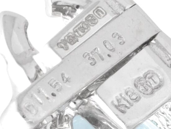 London Hallmark Necklace Detail