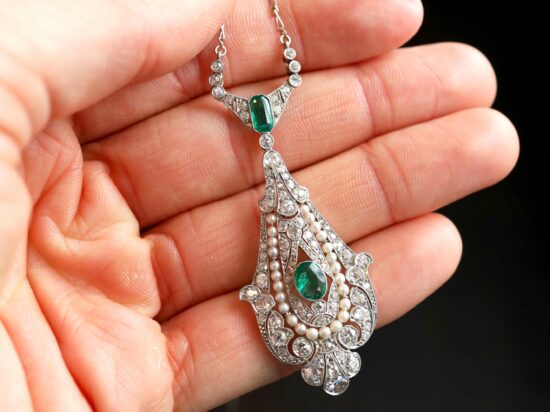 0.80ct Emerald Pendant Detail