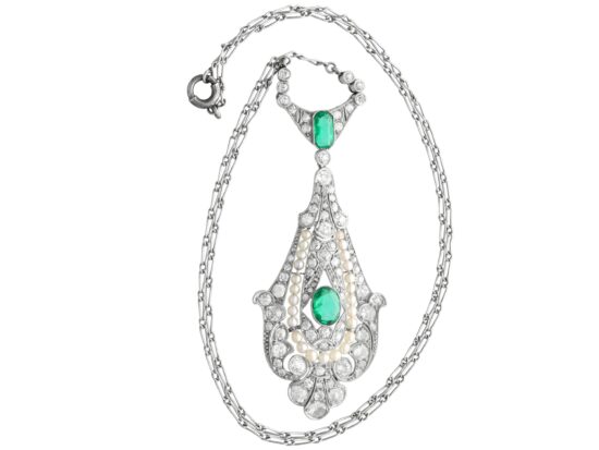 Oval Emerald Centre Detail