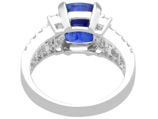 Modern Brilliant Diamond Detail