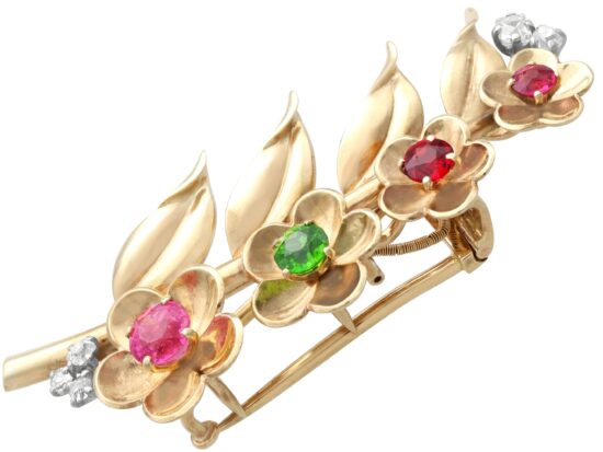 Stemmed Foliate Brooch Detail