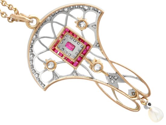 Fan Design Pendant Detail