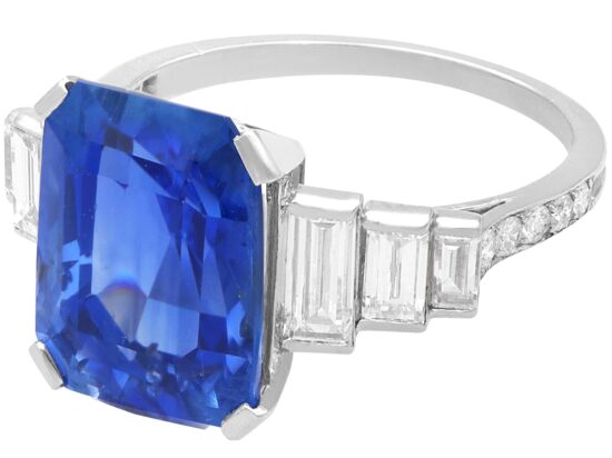 Ceylon Sapphire Ring Close Up