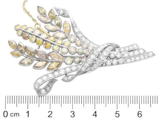 Diamond Brooch Size Reference Image