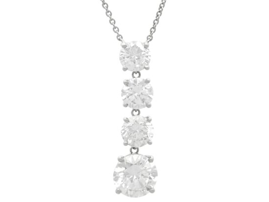 Graduated Diamond Drop Closeup Detail