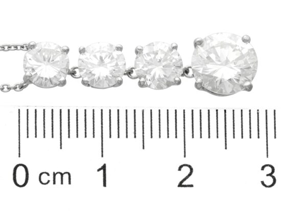 Diamond Pendant Size Reference Image