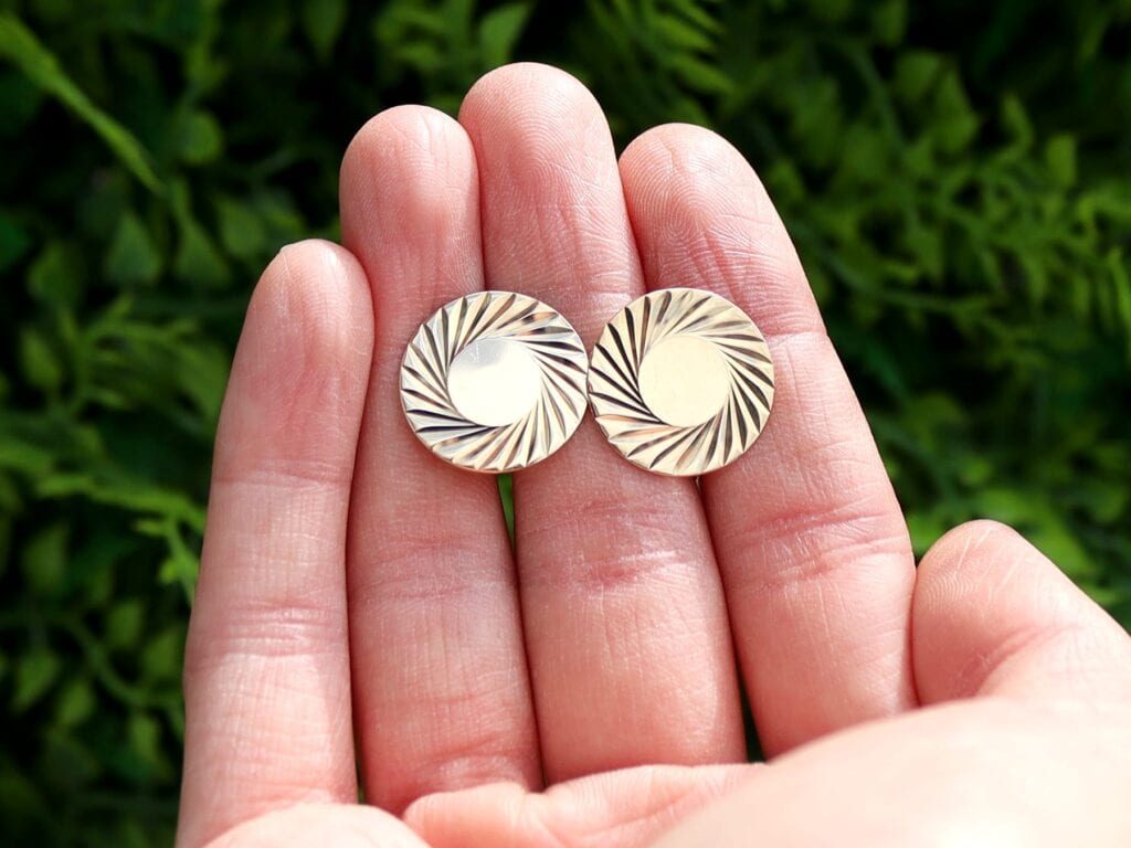 9ct Gold Cufflinks Outdoor Shot