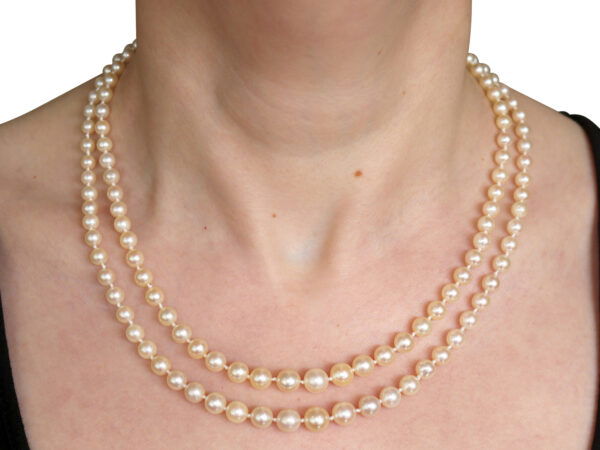 wearing double strand pearl necklace without clasp