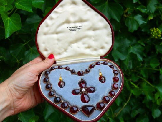 Original Garnet Jewellery Presentation Case