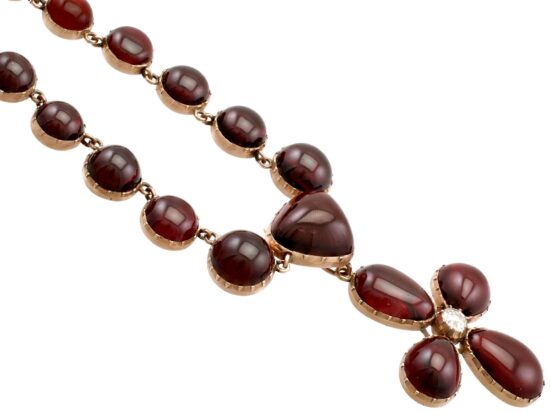 Yellow Gold Garnet Set Detail