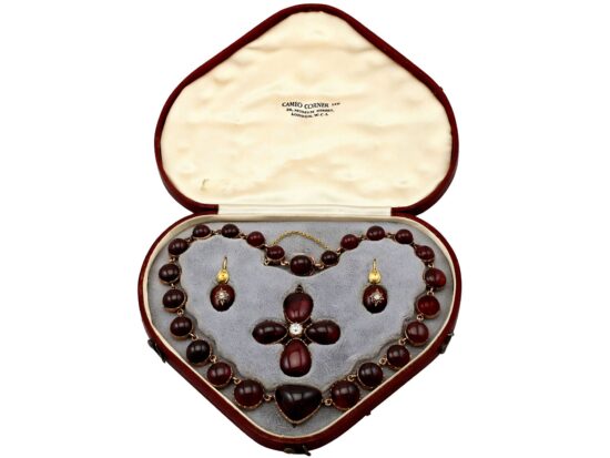 Boxed Garnet Jewellery Set Detail