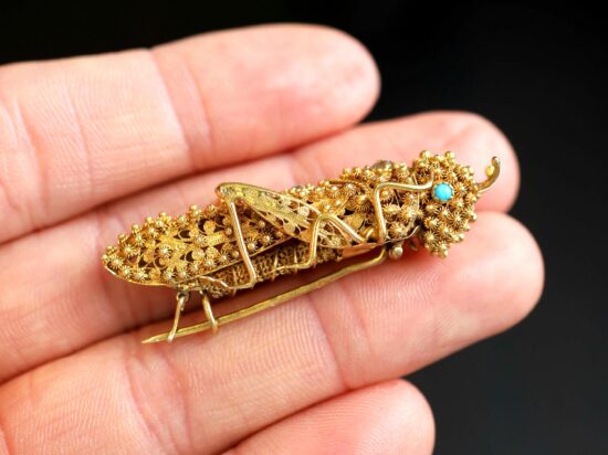 Brooch Close p