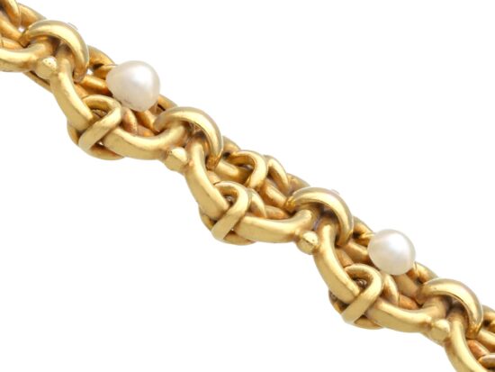 Seed Pearl Link Close-Up