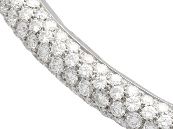 Diamond Setting Close-Up White Gold