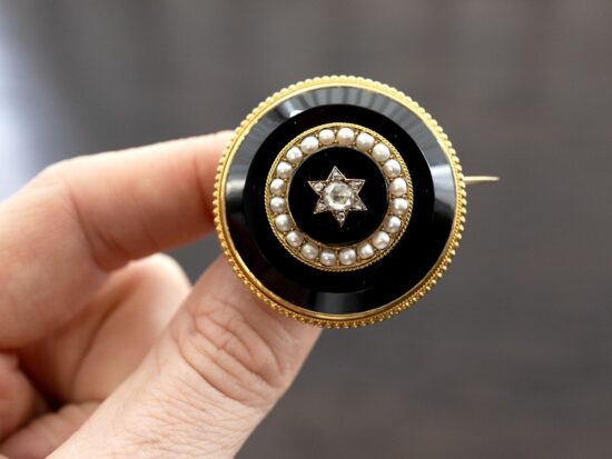gold pearl and onyx brooch