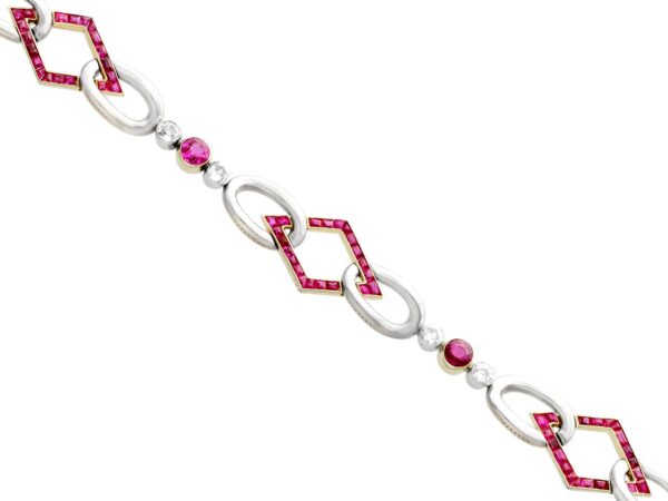 Ruby Diamond Yellow Gold Close-Up