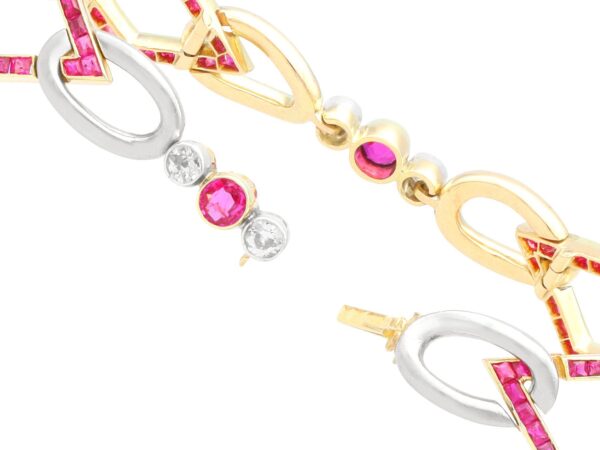 Yellow Gold Clasp Open View
