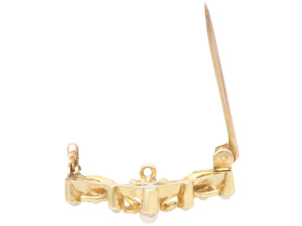 Victorian Gold Pearl Brooch open