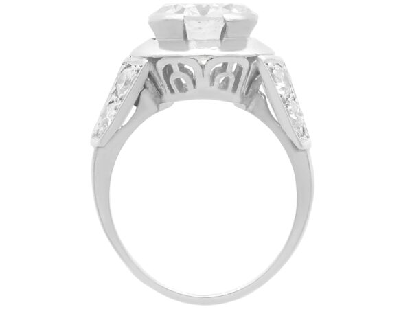 2.70 carat round brilliant cut diamond engagement ring