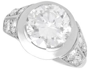 2.70 carat round brilliant cut diamond ring
