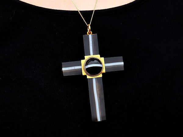 Banded Agate and Yellow Gold Cross Pendant